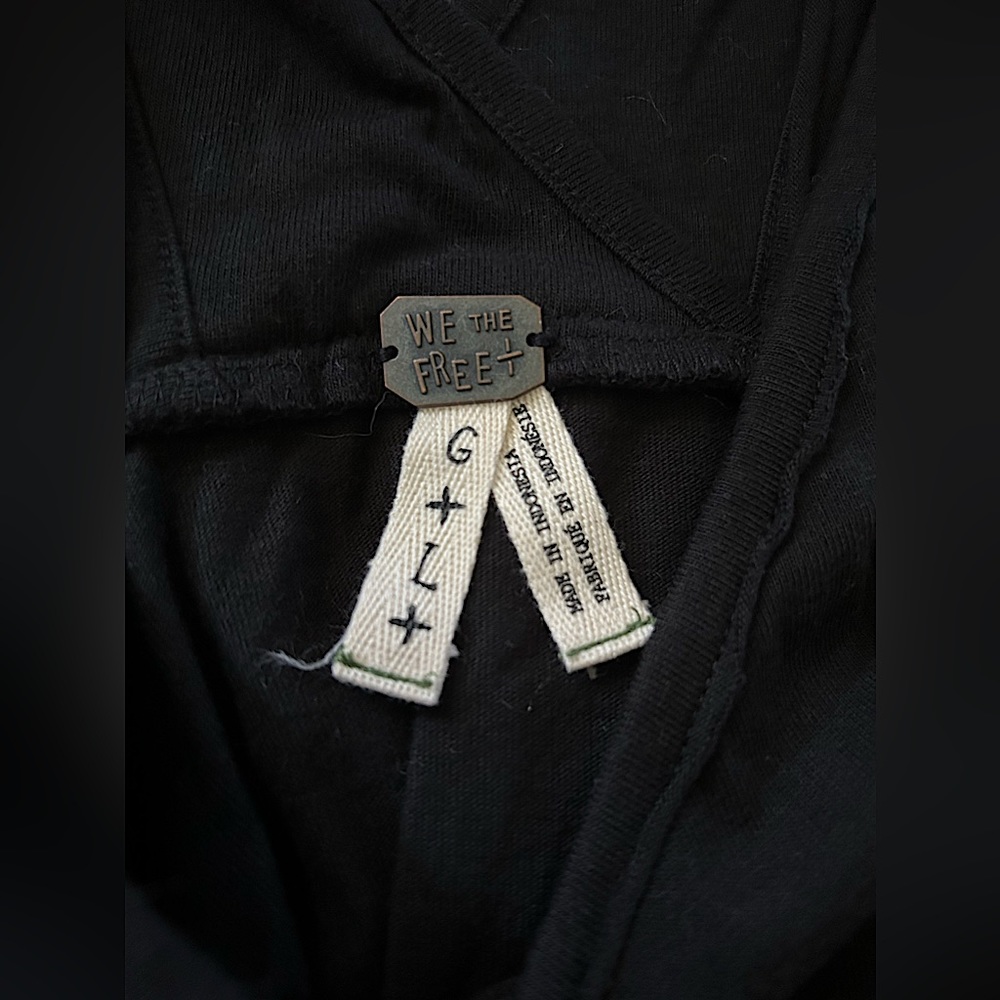 Free lot people jacket, tank top, and sweater bundle sizes M/L - Picture 2 of 4